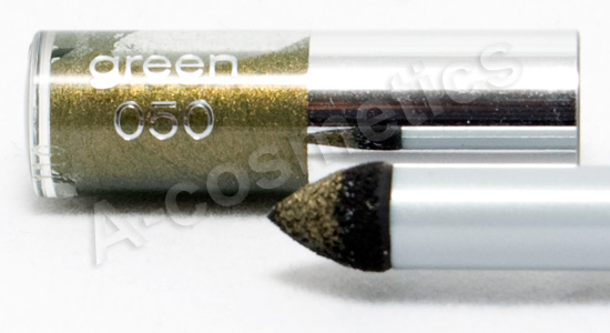 detail vlasu Oční stíny v tužce - Eye Shadow Monomatic - 050 Green